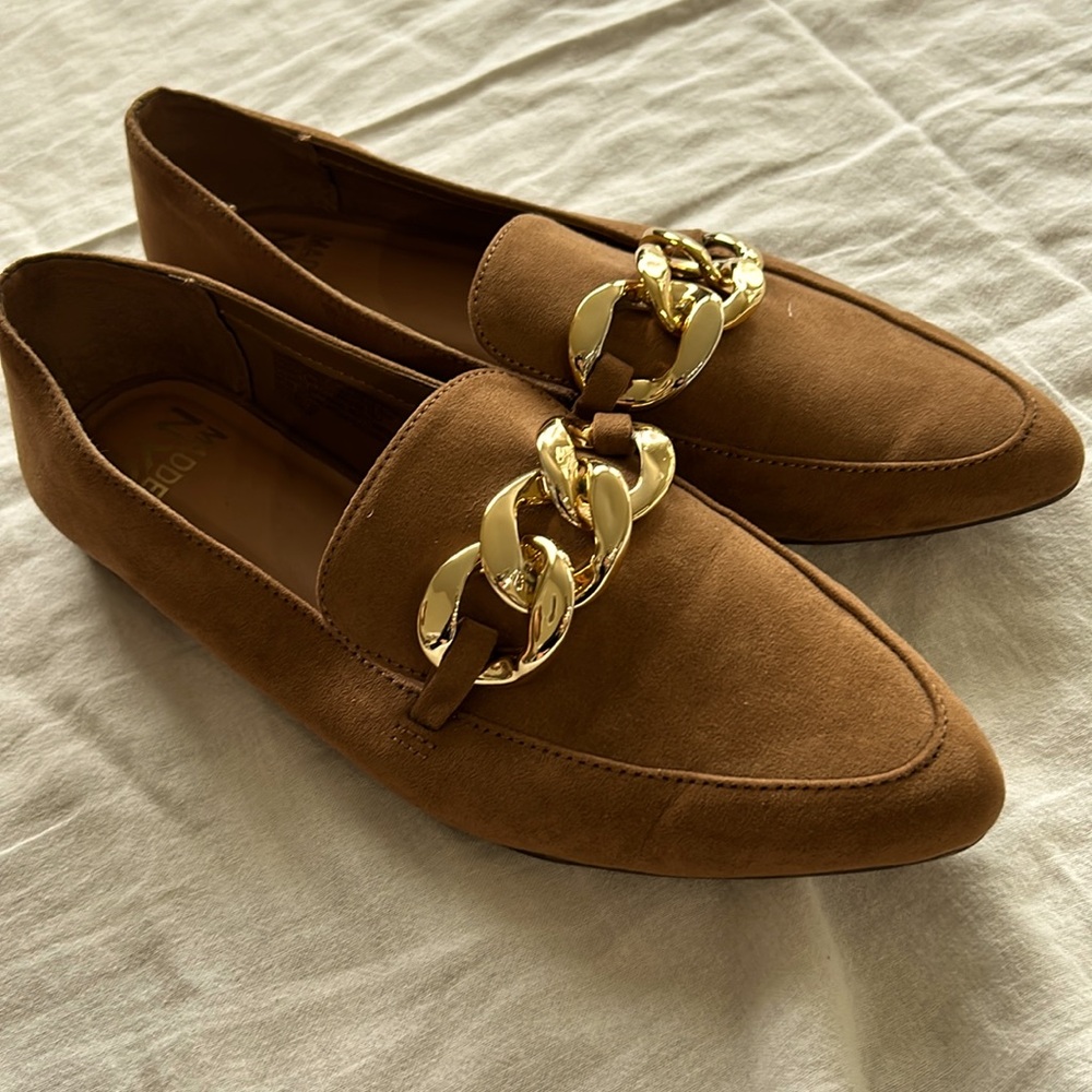 Brown pointy toe flats